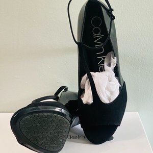 CALVIN KLEIN WOMENS NICOLETTE PEEP TOE T-STRAP CLASSIC PUMPS, BLACK